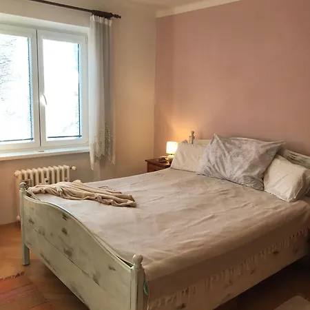 Apartment Lovely And Freshly Renovated In 10 *