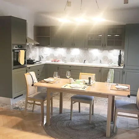 Lovely And Freshly Renovated In 10 Appartamento