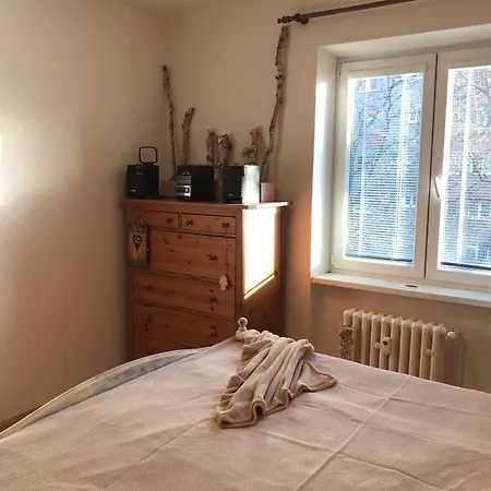 Apartment Lovely And Freshly Renovated In 10