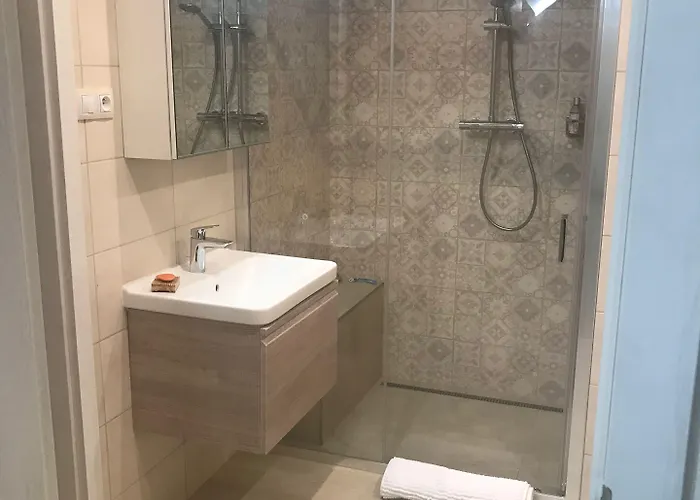 Appartamento Lovely And Freshly Renovated In 10 Praga